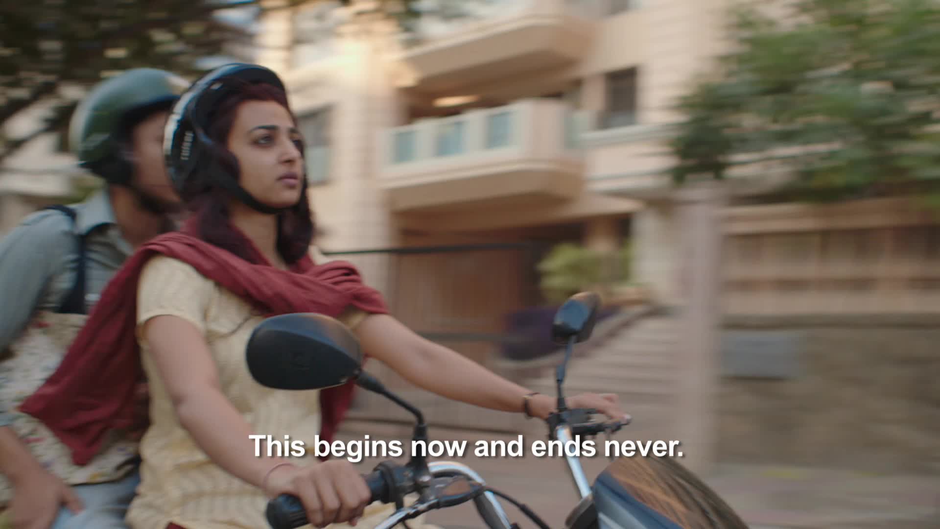 Apte in Anurag Kashyaps short, Clean Shaven Apte in Anurag Kashyaps short, Clean Shaven