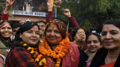 Bihar: EC sends notice to BJP's Muzaffarpur mayor; hours after Tejashwi said she has 2 voter ID cards
