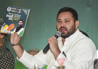 Patna: LoP in Bihar Assembly and RJD leader Tejashwi Yadav addresses the media after releasing INDIA bloc's manifesto for Bihar Assembly elections, in Patna. (PTI Photo)(PTI10_28_2025_000392B) Veteran from his own party questions Tejashwi projection as ‘jannayak’