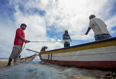 Gujarat, Maharashtra fishermen lead in installing space-tech transponders