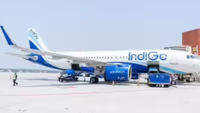 Windshield crack sparks mid-air scare on flight