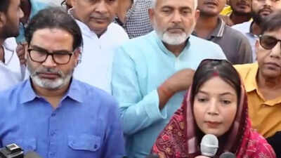 Jyoti Singh (L) and Prashant Kishor interact with media after their meeting (PTI screengrab) Jyoti Singh meets Prashant Kishor: Pawan Singh’s wife wants to protect women like her; 'not seeking Jan Suraaj ticket'