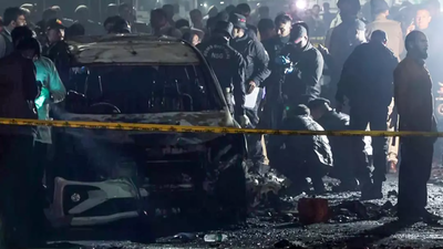 Rush-hour blast kills 9 near Red Fort
