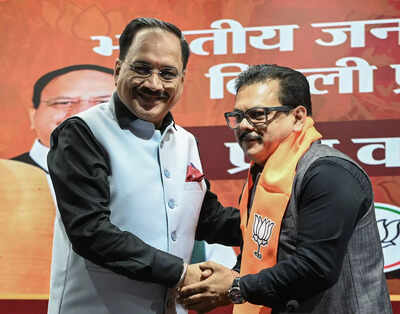 ‘Many people want to leave’: Ex-AAP MLA joins BJP; gets emotional as he targets Kejriwal — watch