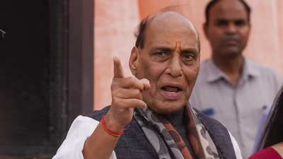Rahul playing divisive politics, says Rajnath