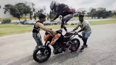 Bike stunt by 4 youths kills Kanpur woman