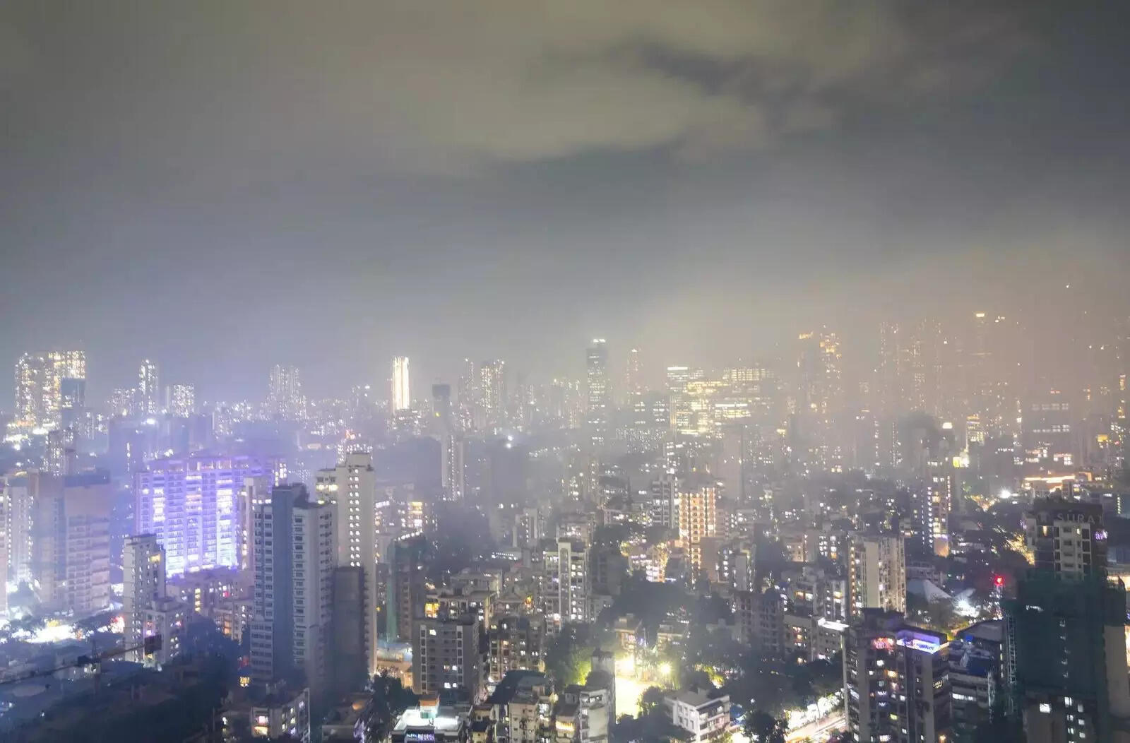 Cityscape of Mumbai engulfed in smog (PTI)