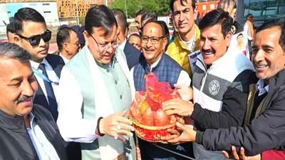Farmers felicitate CM Dhami in Haldwani after Uttarakhand announces highest sugarcane support price in region