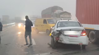 4 killed in car-bus collision in dense fog in Punjab
