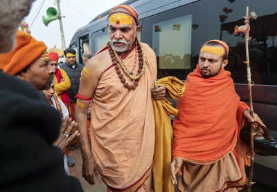 'Leaving with heavy heart': Swami Avimuktshwaranad ends sit-in protest at Magh Mela; Akhilesh says BJP 'blinded by power'
