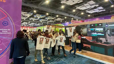 Congress Paradox: Tharoor Lauds AI Summit While Youth Stages Shirtless Protest at Venue