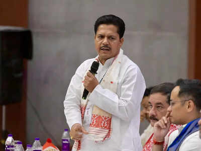 Assam Cong neta 'quits'; Gandhis as well as Himanta try to woo him