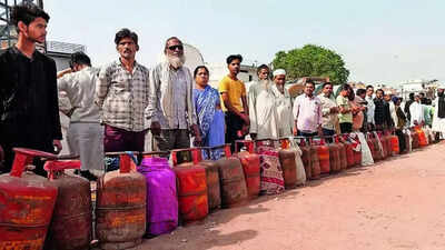 Opposition Flags ‘Emergency Situation’, Slams Modi Govt as LPG Shortage Looms Amid West Asia War