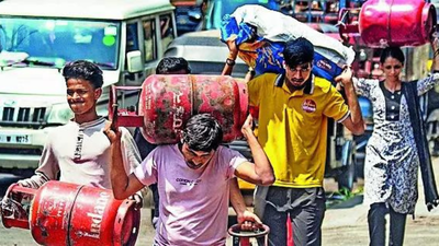 Centre Pushes PNG: LPG Supply May Be Stopped Where Pipelines Are Available
