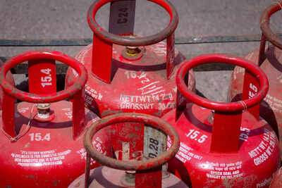 Centre Pushes PNG: LPG Supply May Be Stopped Where Pipelines Are Available