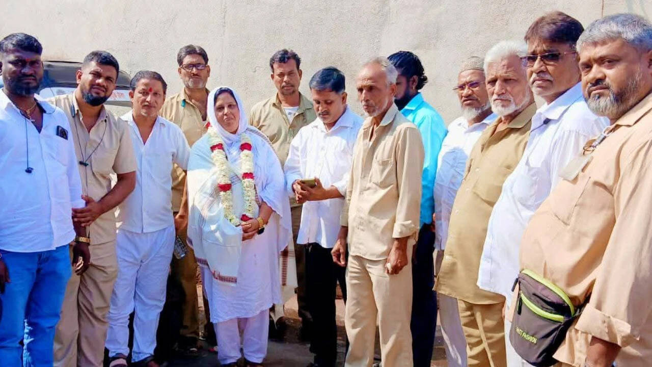 Shirin Ansari welcomed by her auto driver brothers
