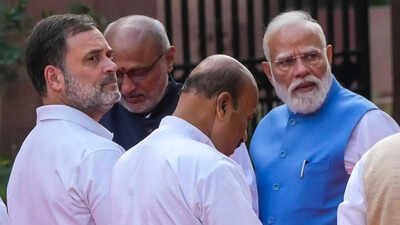 Watch: PM Modi, Rahul Gandhi engage in candid conversation during Jyotiba Phule tribute ceremony