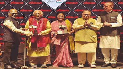 Lokmat Sur Jyotsna Awards pay tribute to classical music; Sumitra Guha, Laxman Pandit honoured