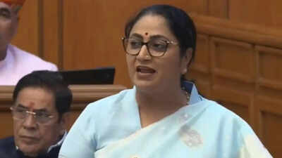 Blow to Kejriwal's 'dictatorship', Rekha Gupta on 7 AAP MPs' joining BJP
