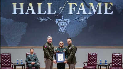 <p>.</p> Army chief inducted into International Hall of Fame at US Army War College