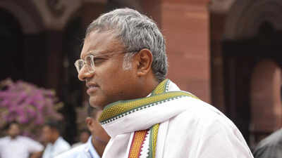 Cash is the king: Mob snatches 13.4 lakh seized from MP’s office