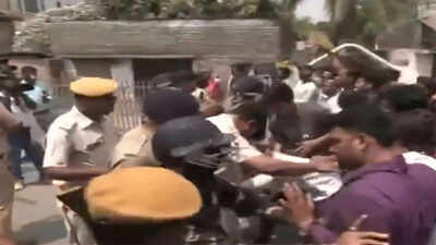 Gunfire and stone pelting just hours before PM rally