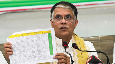 Supreme Court Grants Anticipatory Bail to Pawan Khera, Sets Aside Guwahati HC Order Supreme Court Grants Anticipatory Bail to Pawan Khera, Sets Aside Guwahati HC Order
