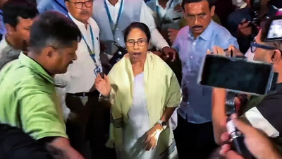 'You are arrogant': Mamata Banerjee heard scolding Kolkata hospital authorities