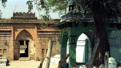 . Muslim side in SC, challenges high court's Bhojshala order