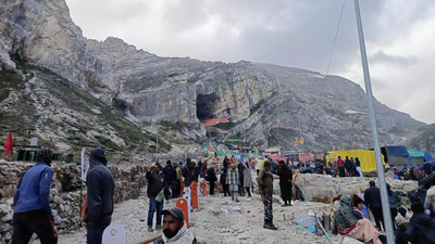 Amarnath Yatra (File photo) 12k pilgrims visit Amarnath; 3rd batch of 4. 8k leave for ice Shivling darshan