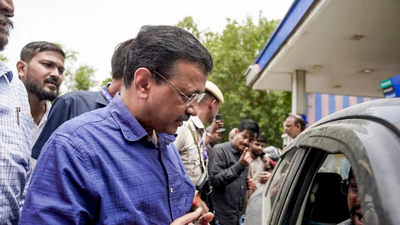 Arvind Kejriwal Kejriwal visits Delhi petrol pump, service station to hear consumers' E20 fuel concerns