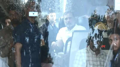 Rahul Gandhi leads INDIA bloc leaders to Gandhi Smriti amid heavy barricading 'We are with you': Rahul Gandhi says INDIA bloc stopped during march in support of protesting students