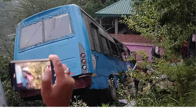 Amarnath Yatra bus accident leaves several pilgrims injured (Representative image) 39 pilgrims injured as Amarnath Yatra bus skids off road in J&K's Ganderbal