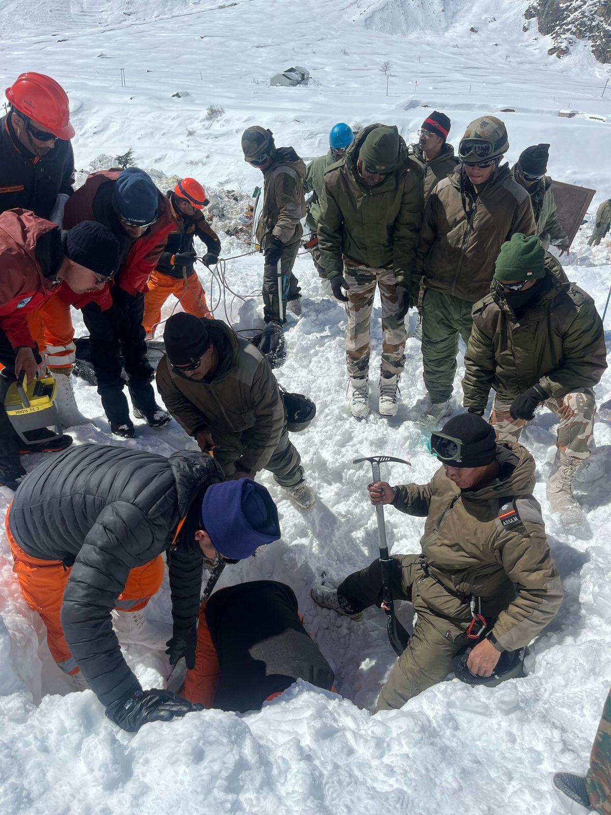 Avalanche rescue operations at Mana in March 2025