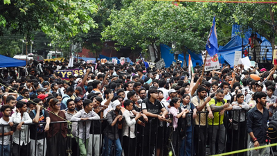 The developments came as thousands of protesters returned to Jantar Mantar to continue the agitation. NEET protest: TVK slams govt; Rahul, Priyanka released from detention — top developments