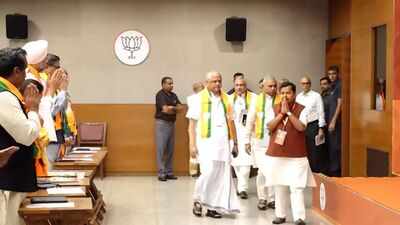 'Not Mahatma Gandhi's Congress': FULL Vande Mataram Rejected At INC Events, BJP Doubts 'Loyalty' 'Not Mahatma Gandhi's Congress': FULL Vande Mataram Rejected At INC Events, BJP Doubts 'Loyalty'
