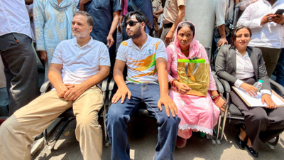 Rahul Gandhi on Friday staged protest outside Parliament Street Police Station 'Over 200 pellets in body, lost his eye': Rahul Gandhi sits on dharna with victim; seeks FIR