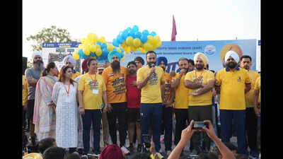 Punjab: AAP's youth wing holds marathon in Mohali