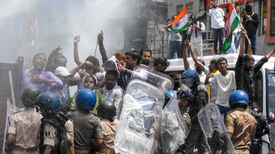 BPSC protest intensifies as students breach barricades, govt says issues resolved BPSC exam row, 'dogs bark' remark: What has triggered fresh student protests in Bihar