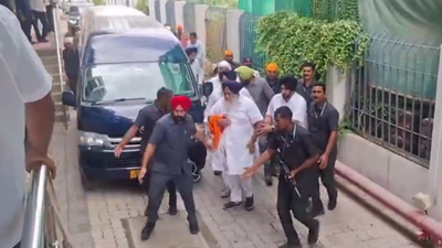 Attack on Sukhbir Singh Badal in Nanded Sukhbir Singh Badal attacked near gurdwara in Maharashtra's Nanded, PM Modi inquires about SAD leader's health