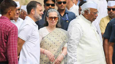 Sonia, Rahul and Kharge at the Congress Independence day event at which the controversy erupted Vande Mataram 'disruption' row: Delhi Police probes complaint against Sonia Gandhi, Rahul