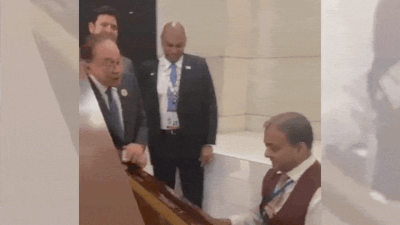 Malaysian Prime Minister Anwar Ibrahim Malaysian PM Anwar Ibrahim sings Kishore Kumar classic at BRICS gala dinner