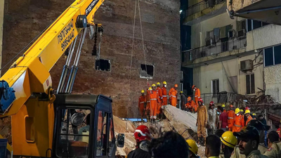 6 killed in Satya Niketan building collapse; FIR against owner Delhi building collapse kills 6; FIR against owner, illegal buildings over 4 floors face action