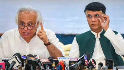 File photo: Congress leaders Jairam Ramesh and Pawan Khera during a press conference ‘Where are the jobs?’ Congress challenges PM Modi after 7.8% Q1 GDP growth data