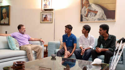 'Bones will mend but shattered dreams?' Rahul Gandhi meets Bihar students shot at during protest