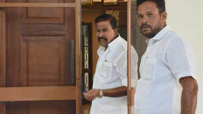 Tamil Nadu DVAC searchs former minister KN Nehru's residence in Tiruchirappalli Cash-for-jobs scam: Former Tamil Nadu minister KN Nehru’s home, other premises searched